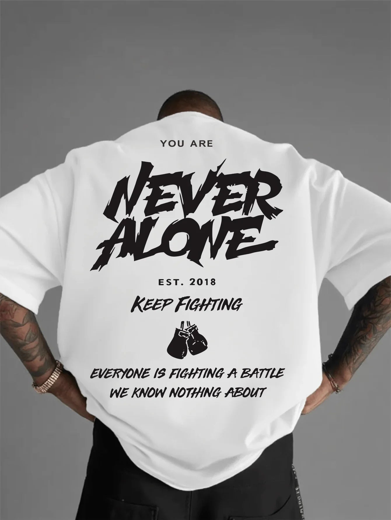 Camiseta Never Alone Boxing